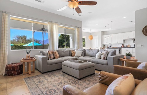 Orchards House | Apricot Oasis 5bd/4ba w/Private Pool & Spa Gated Community Close to Festivals