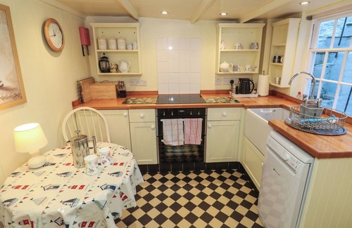 Mylor Churchtown Cottage | April Cottage