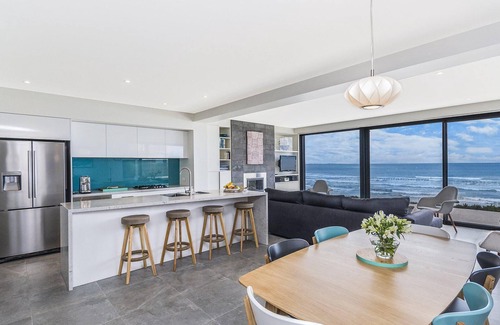 Port Fairy House | Aqua Mist - floor to ceiling ocean-views