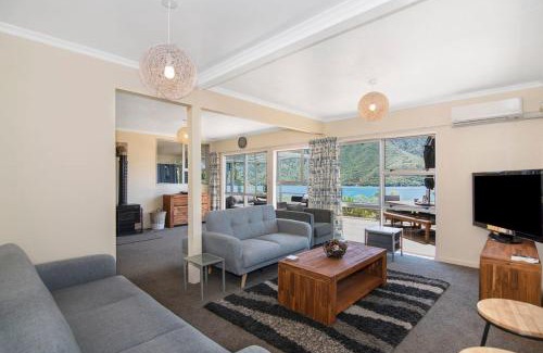 Moetapu Bay House | Aquamarine Dreams - Marlborough Holiday Home