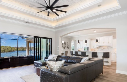 Shell Point House | Aquatic Escape- Waterfront,Kayaks,SUPS,Heated Pool & Hottub