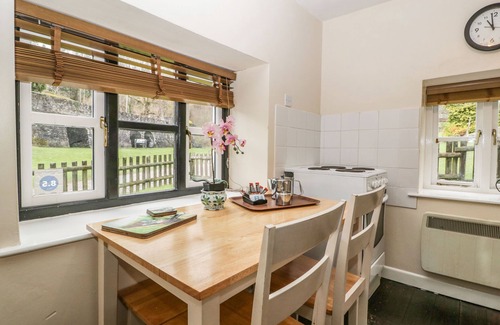 Llanvair Kilgeddin Cottage | AQUEDUCT COTTAGE, pet friendly, with open fire in Penperlleni