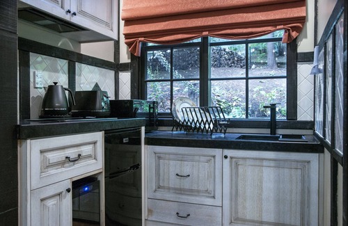 The Patch Bed & Breakfast | Aquila Nova Retreat