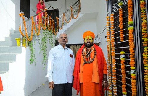 Faizabad House | Aradhya home stay nSpacious 5-bedroom building in welcoming Ayodhya withAC,WiFi