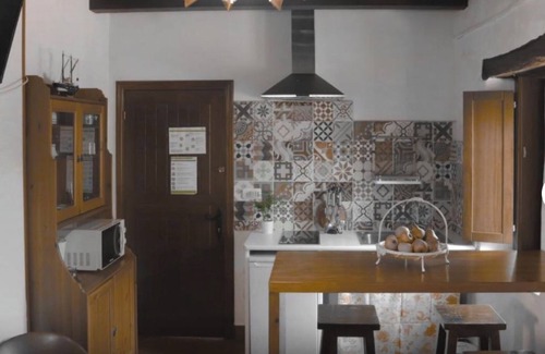 Deba Apartment | 'Arbil' Studio with Mountain Views, Private Garden and Wi-Fi