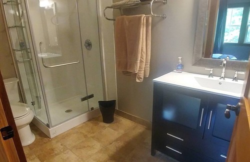 Regional District of Nanaimo Bed & Breakfast | Arbutus Room