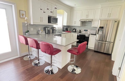 Arbutus Ridge House | Arbutus west side cozy room