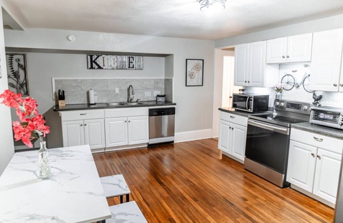 Greenville House | Arcade Adventure! 6-Bedroom Stay near Football Stadium