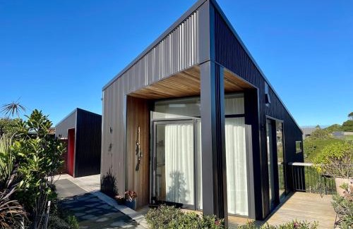 St. Clair Apartment | Architectural guest house in St Clair