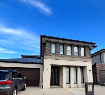 Truganina House | Aria Luxe - Modern, Spacious