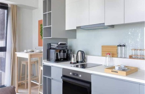 Umraniye Apartment | Aries - Charming Studio Apt w/Balcony Views