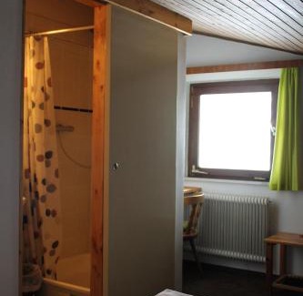 Stueben Bed & Breakfast | Arlberg Motel Ski-In & Ski-Out access to Austrias largest ski area