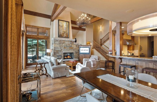 Edwards House | Arrowhead Retreat by Vail Butler - Walk to Lift!