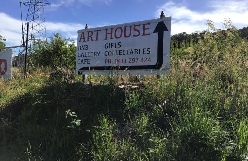Huonville Bed & Breakfast | Art House