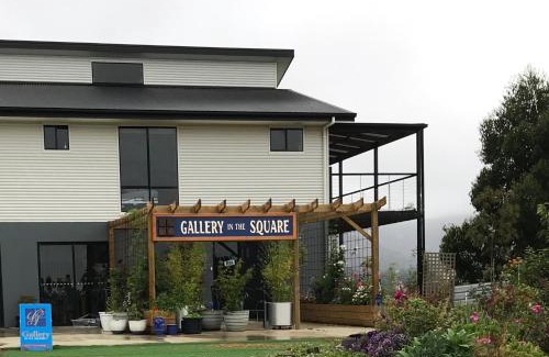 Huonville Bed & Breakfast | Art House