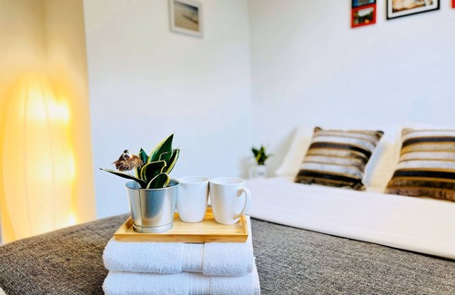 Burnaby House | ART House Burnaby Two Bedrooms Suite