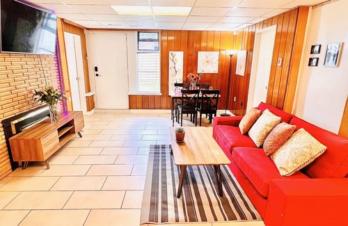 Burnaby House | ART House Burnaby Two Bedrooms Suite