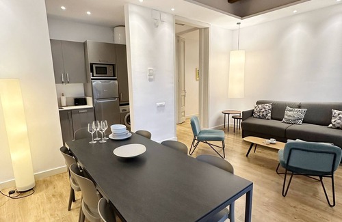 Dreta de l'Eixample House | Art Nouveau building! A/C and bright units with an open-plan living area!