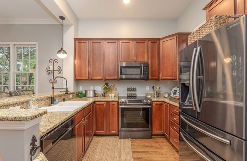 Southside House | Artistic Urban Retreat- Walk to south end downtown!
