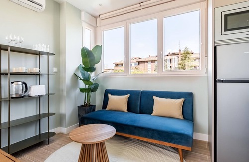 Ciudad Lineal Apartment | Arturo Soria Stays by Charming VI, renovated with Parking