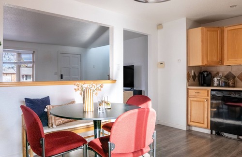 Highlands House | Arvada Escape: Central 4Br - Themed - Fire Pit