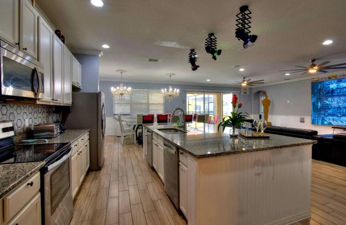 Loughman House | As seen on TV! Hollywood Bowling Villa, Sleeps 36