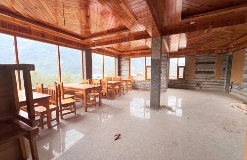 Old Manali Hotel | Ashish Bazard