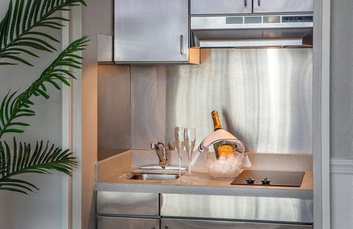 North Ocean City Hotel | Ashore Resort & Beach Club