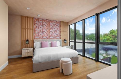 Buena Vista House | Asian Vibe Home in Design District with Pool BBQ Spacious Backyard