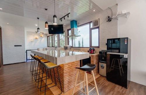 Oro Oro Ombo Villa | Asri Panderman Villa J-1