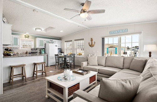 Berlin House | Assateague Pointe 490 - completely remodeled 2 bedroom home pools/gameroom/fishing