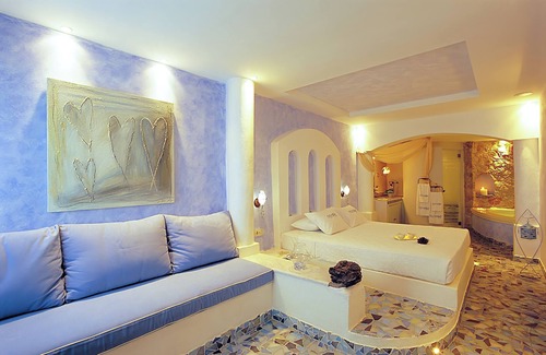 Akrotiri Hotel | Astarte Suites