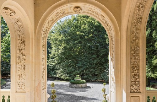 Irvington House | Astonishing 1852 Italianate Villa Nuits estate. 30 minutes from midtown NYC.