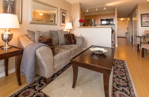 Inner Harbour Condo | Astoria Cozy-Beautiful Cozy Condo in the Heart of Downtown Victoria by Victoria Prime!