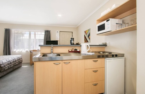 Katikati Hotel | ASURE Kaimai View Motel