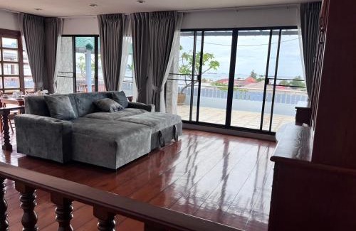 Tha Thaewawong Apartment | At home Sriracha Sea view