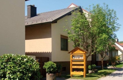 Eisenstadt Apartment | Four-bed room with shower, WC - Filbert guest room