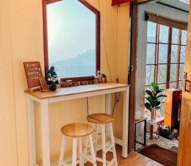 Chiang Rai Province House | At The Mountain Cottage, Tiny Home at Doichang with Hot tub Included Breakfast and Dinner