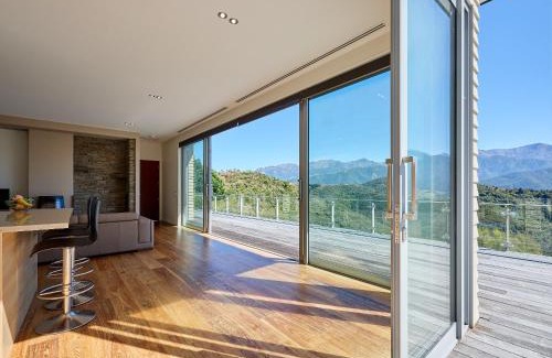 Kaikoura House | Ata Rangi Lodge - Kaikoura Holiday Home