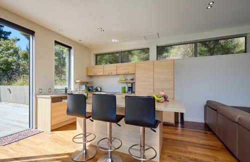 Kaikoura House | Ata Rangi Lodge - Kaikoura Holiday Home