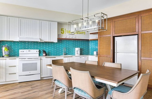 Luckie-Marietta District Hotel | Atlanta Margaritaville 2 Bedroom Presidential!