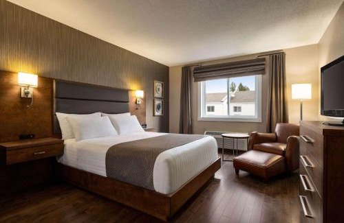 Bathurst Hotel | Atlantic Host Hotel, Trademark Collection by Wyndham