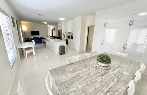 Port Hughes Apartment | Atlantis - Modern Well Equipped Home Near the Beach