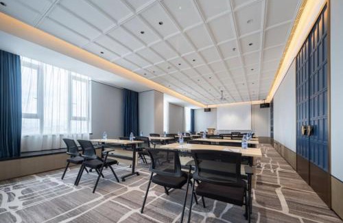 Qiongshan Hotel | Atour X Hotel Haikou Guoxing Avenue Sun Moon Plaza