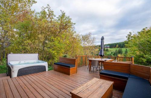 Sainte-Melanie House | Au Chic Chalet des Chutes Chic Cottage