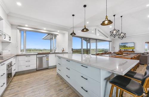 Eight Mile Creek House | "ON THE BEACH " LUXURIOUS ACCOMMODATION