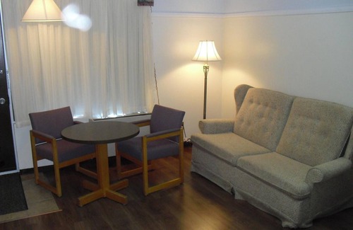 Dolbeau-Mistassini Hotel | Auberge La Diligence