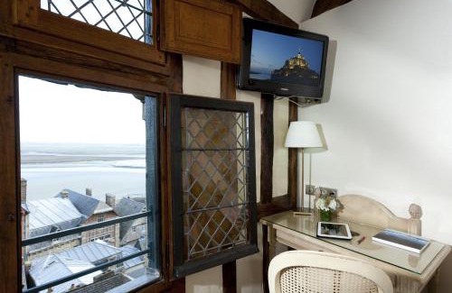 Le Mont-Saint-Michel Hotel | Auberge Saint Pierre