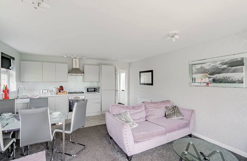 Castle Douglas Cottage | Auchenlarie Courtyard No 4 - a cottage that sleeps 5 guests in 3 bedrooms