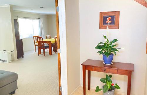 Howick House | Auckland GQ Howick holiday home